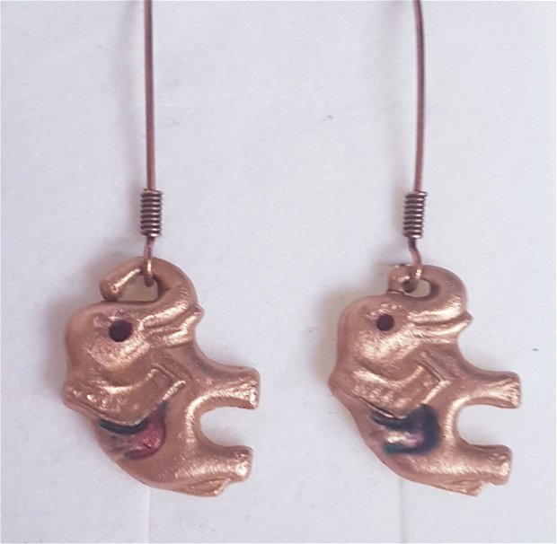 set unicat compus din pandantiv și cercei în forma de elefantei, din bronz decorat cu rasina