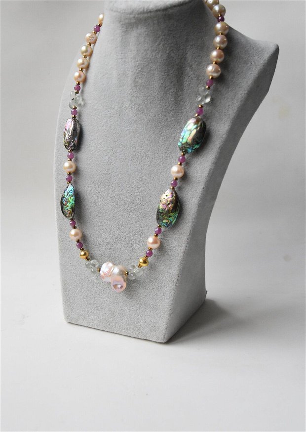 Colier din perle de cultura, scoici abalone, prasiolit, safir roz, hematit si margele de argint aurit