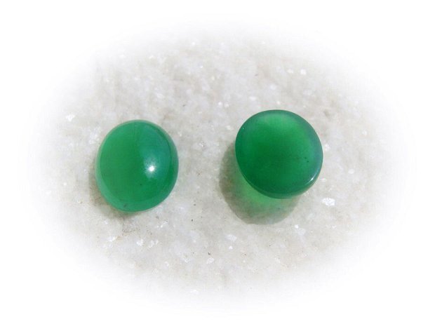 (2 bucati) Cabochon oval din jad verde aprox 15x12x5 mm