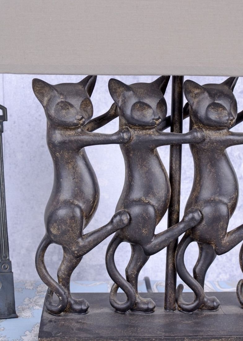 Lampa de masa cu patru pisici