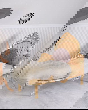 Sofa din lemn masiv auriu cu tapiterie din matase aurie