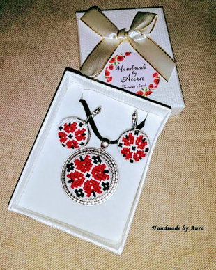 Set bijuterii cu broderie manuala