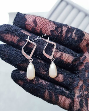 Cercei Ivory cu perle Swarovski  tip picătură  și cu închizătoare de argint.