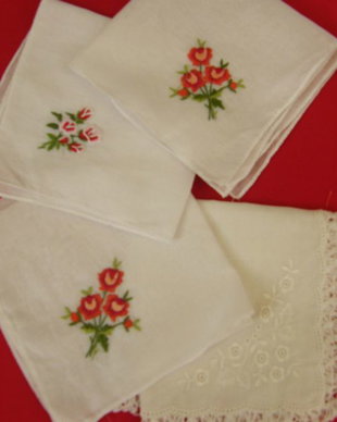 4 batiste cu broderie