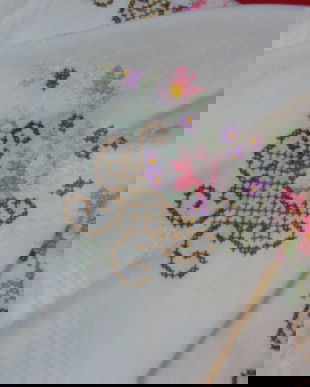 Napron cu broderie rustica