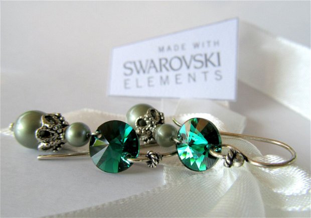 Cercei lungi cu cristale si perle Swarovski verzi