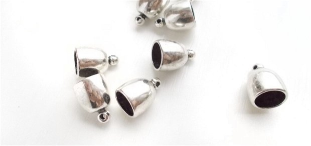 Capacele decorative argintii -  (2 buc)