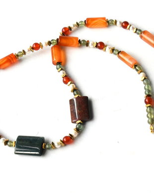 Colier din pietre naturale de bloodstone, agate, demantoid, perle de cultura si hematit