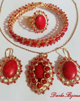 Set rosu dantelat