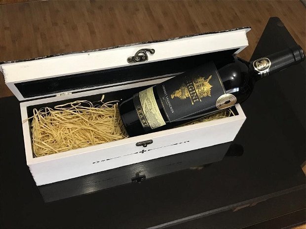 Cutie de vin personalizata cu initiale si data nasterii