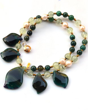 Colier din agate naturale, prehnit, perle de cultura si hematit cu pandantive de agat