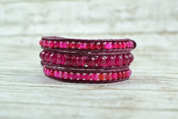 Bratara wrap cu snur de piele si mix de agate ''Magenta Madness''
