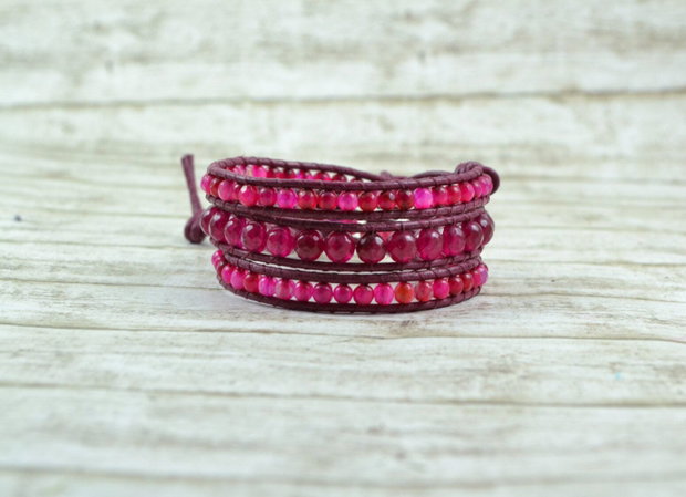 Bratara wrap cu snur de piele si mix de agate ''Magenta Madness''