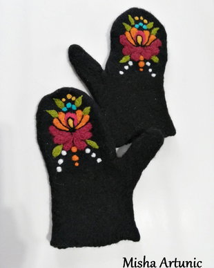 vandut Manusi impaslite cu broderie de inspiratie ukrainiana