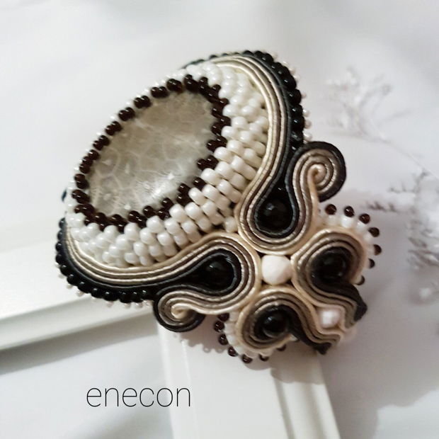 Brățara soutache coral fosil