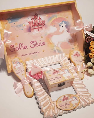 Set mot/prima aniversare cu tema zana unicorni si castel