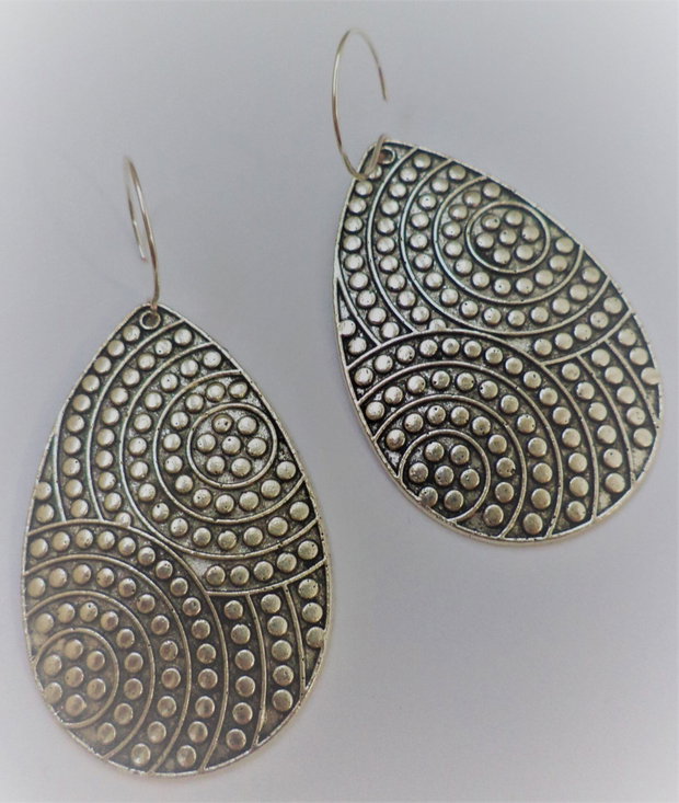 Cercei handmade din piese de zamac argintate, supradimensionate