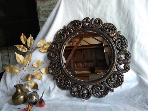 Oglinda rotunda cu rama decorativa