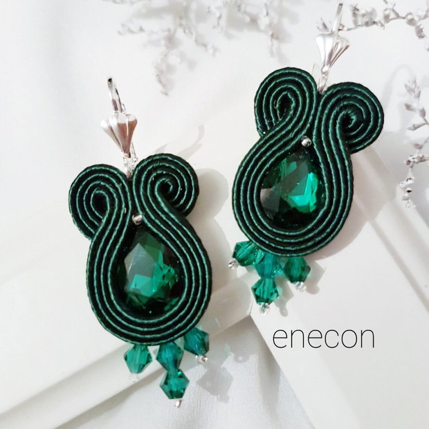 Cercei verzi soutache cu cristale