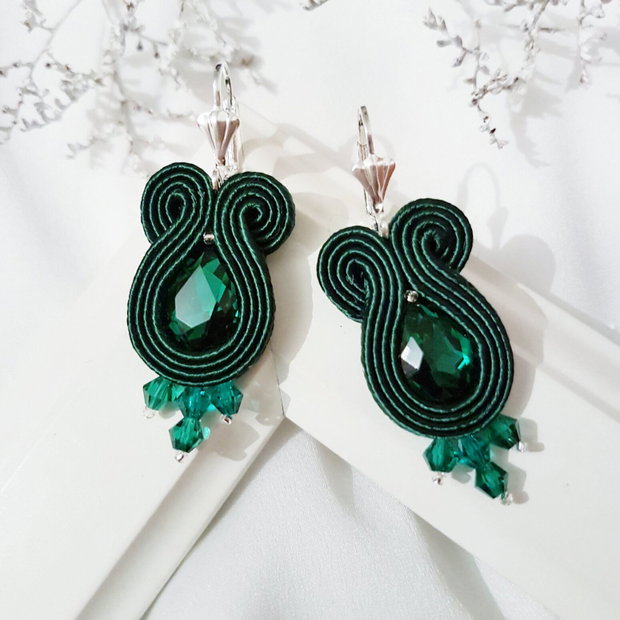 Cercei verzi soutache cu cristale