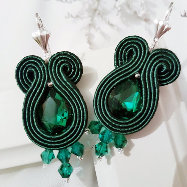 Cercei verzi soutache cu cristale