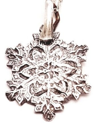 pandantiv unicat în forma de fulg de zăpadă, din argint fin antichizat