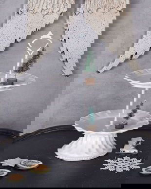 Platou mare  cu doua etajere din portelan alb antichizat