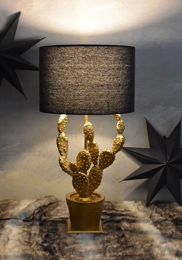Lampa de masa cu un cactus auriu