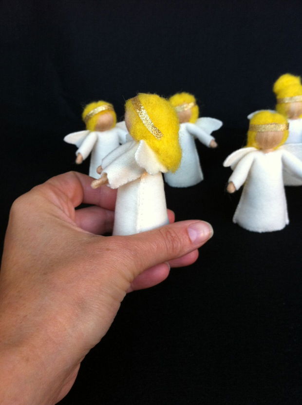 Gnomi și Îngeri handmade din lemn, fetru și lână, pedagogia Waldorf