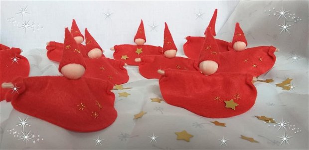 Magi roșii din fetru, decorațiune handmade pentru Crăciun. Pedagogia Waldorf.