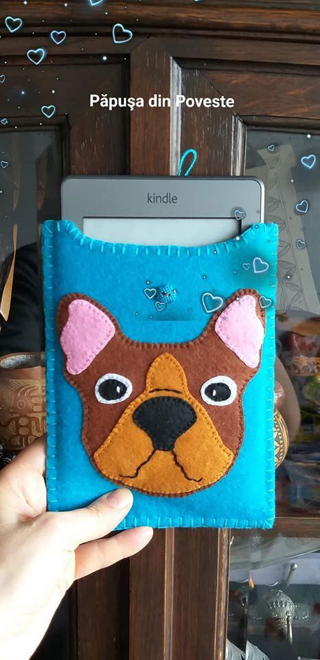 Husa Kindle cu model canin, confectionata din fetru de 3 mm, captusita