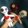 Păpuși Voodoo handmade din pânză de sac, fetru, tull etc