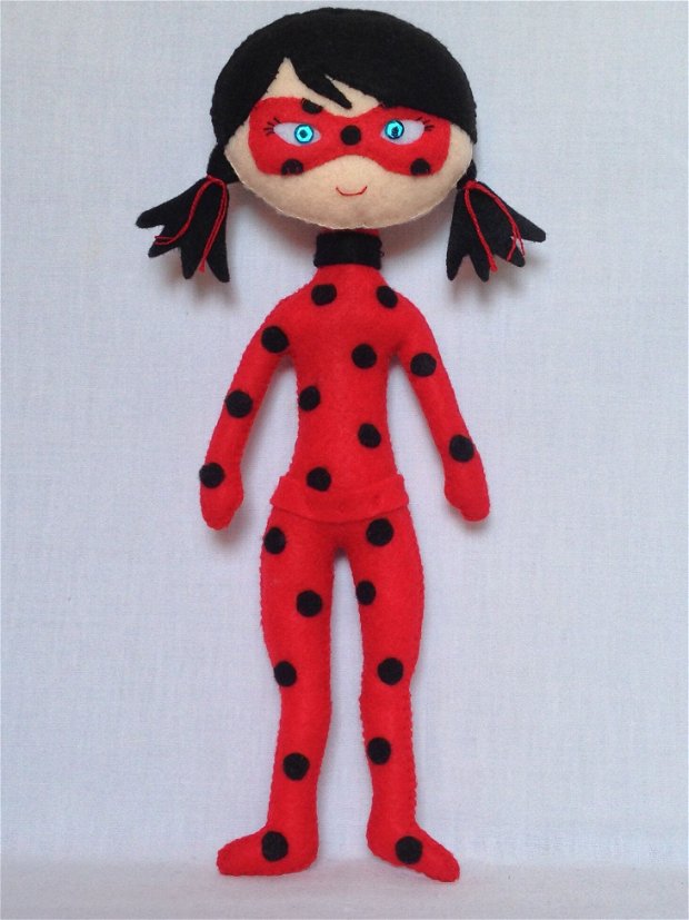 Figurina Buburuza (Ladybug), Pãpusã lucratã manual