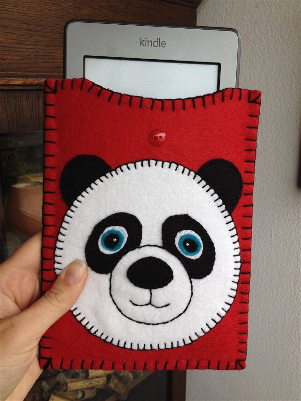 Husă protecție Kindle model panda, produs handmade din fetru.