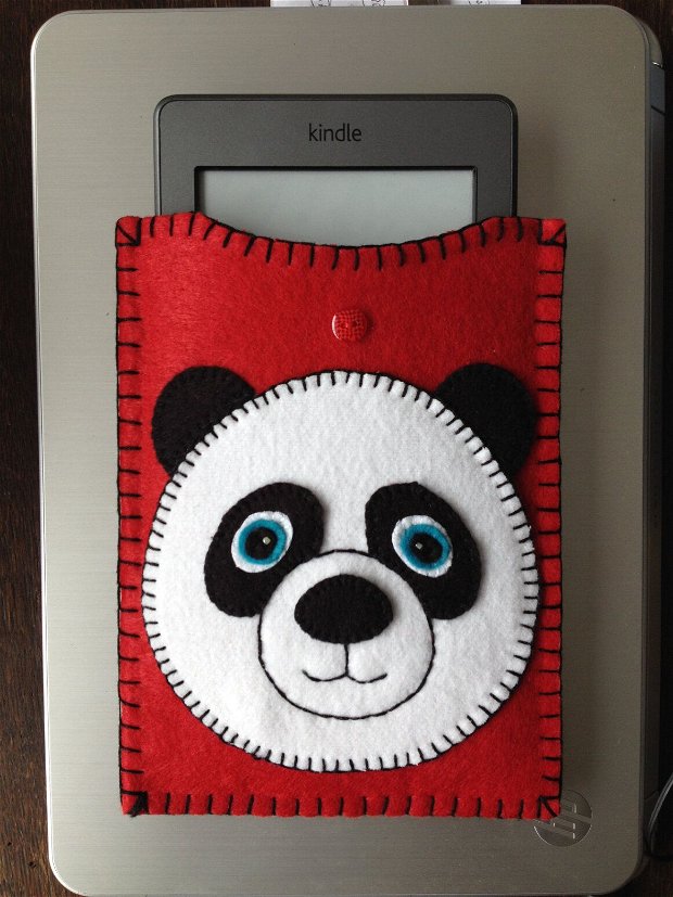 Husă protecție Kindle model panda, produs handmade din fetru.
