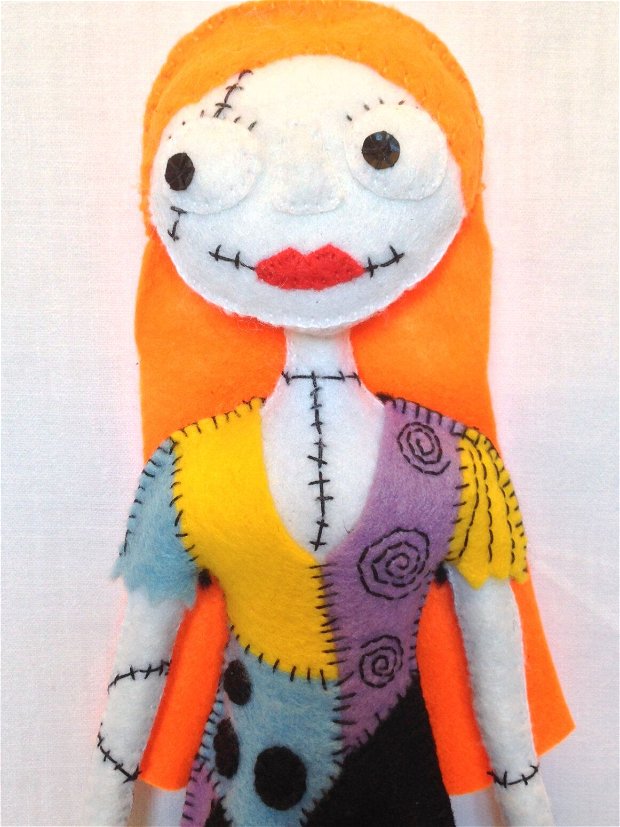 Sally, iubita lui Jack Skellington, personaj handmade din fetru.
