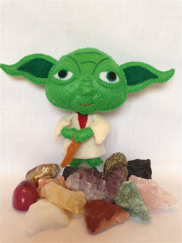 Yoda, maestrul Jedi din seria Star Wars, personaj handmade din fetru.
