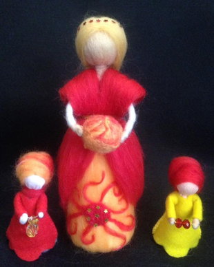 Zâna Verii. Decorațiune Waldorf handmade din lână de merinos 100%