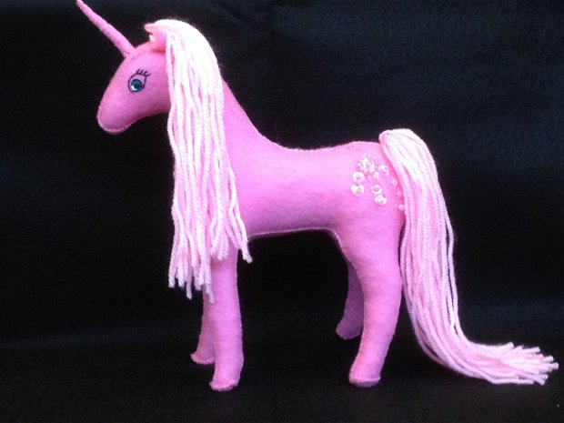Unicorn magic roz, figurina handmade din fetru