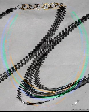 Diverse coliere din snururi multiple