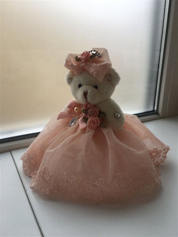 Printesa ursuleț -handmade - printesa ursuleț cu rochie din dantela, perla, pietricele sclipitoare , trandafiri roz, fundițe roz