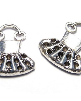 Pandantiv metalic, argintiu antichizat, rochie, 25x23 mm