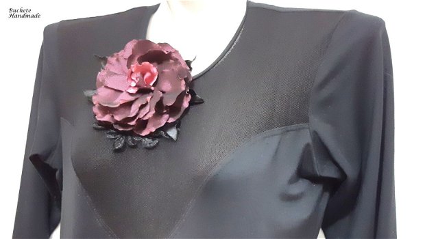 Brosa/Aplicatie pentru rochie/Flori handmade