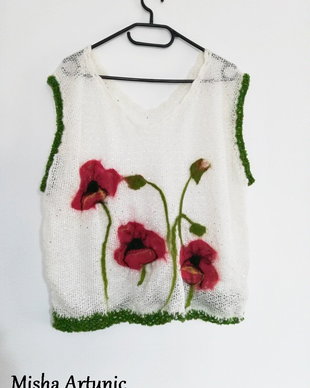 Vesta din tricot cu maci rosii impasliti