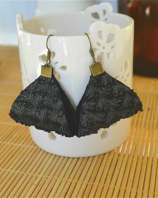 Cercei din piele neagra