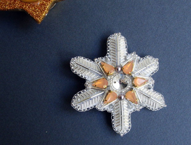 Brosa de iarna, Brosa fulg de zapada din margele si cristale