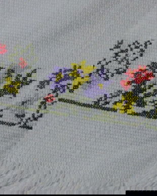 Lucru manual-Napron cu flori