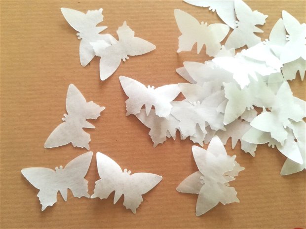 500 Fluturi decupați din hârtie translucida