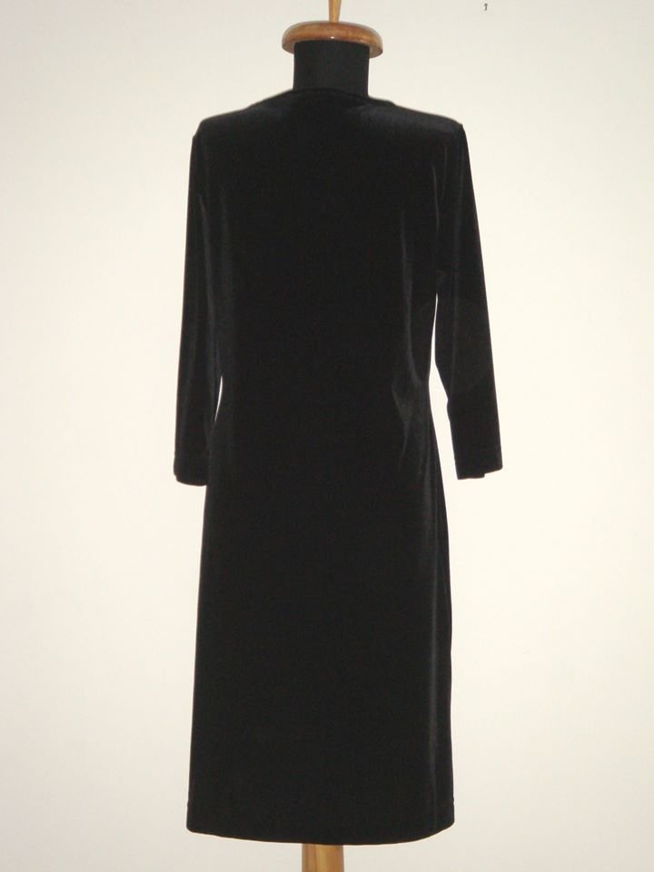 Rochie cu maneca lunga, din catifea fina, neagra