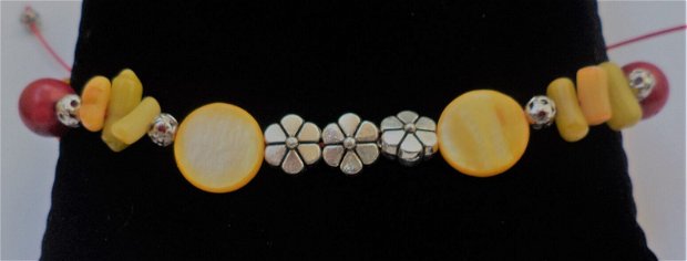Bratara handmade din cipsuri de coral,sfere din coral si sidef/bratara talisman
